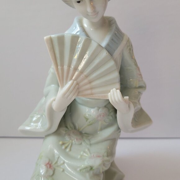 Porcelain KPM Japanese Geisha Figurine With Fan Kneeling 10" Floral Detail - Picture 5 of 9